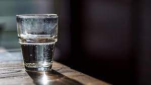 ley del vaso de agua